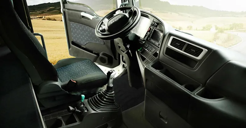 شاحنة البضائع 8x4 Sitrak C7H