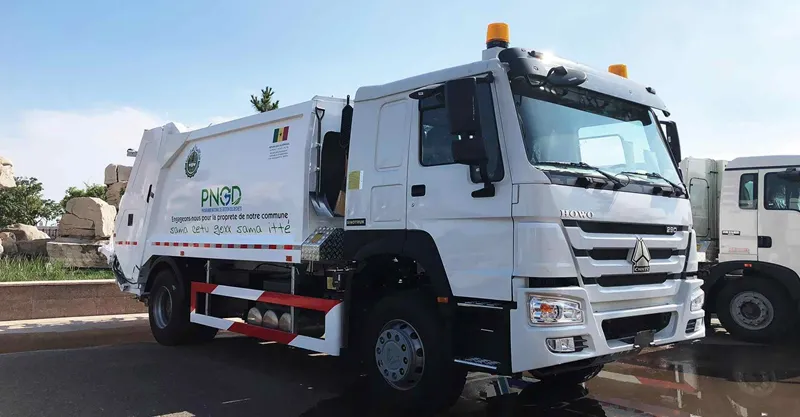 شاحنة ضاغط القمامة الصرف الصحي 6x4 Howo-7