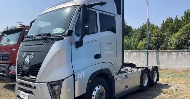 Tractor Truck 6x4 570 HP Euro 6 Sinotruk Yellow River X7