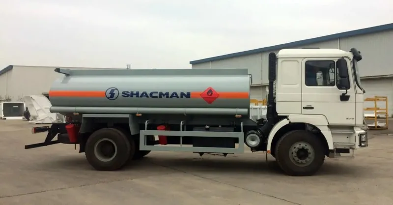 شاحنة ناقلة النفط 4x2 شاكمان F2000