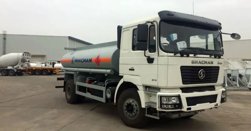شاحنة ناقلة النفط 4x2 شاكمان F2000