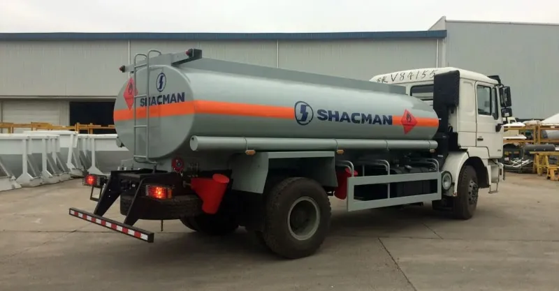 شاحنة ناقلة النفط 4x2 شاكمان F2000
